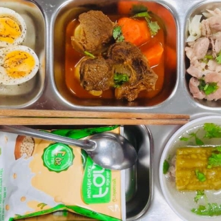 Khổ hoa dồn thịt, sườn non kho
