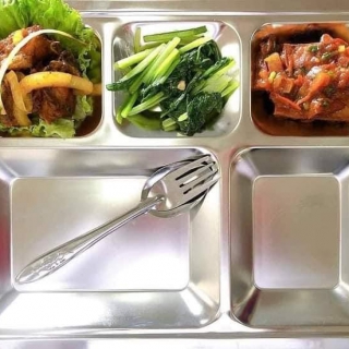 Gà chiên nước mắm, đậu hũ nhồi thịt