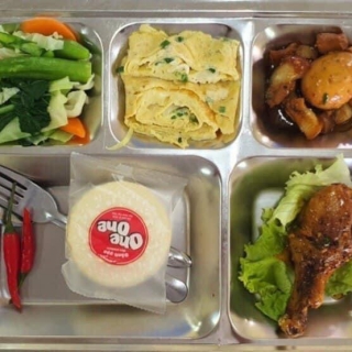 Đút gà Nuti, thịt kho trứng