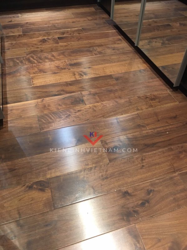 Sàn gỗ Walnut