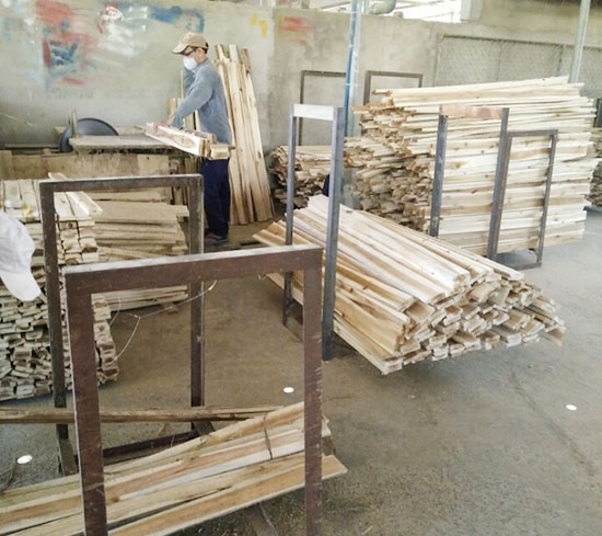 Gia công cưa, xẻ gỗ