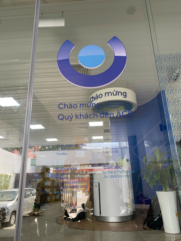 Sản xuất và thi công quảng cáo cho ngân hàng