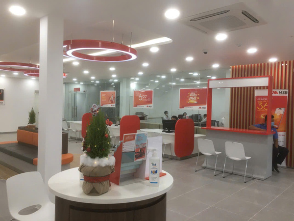 Sản xuất và thi công quảng cáo cho ngân hàng