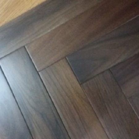 Sàn gỗ óc chó dạng xương cá