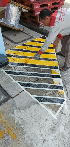 Sơn vạch kẻ đường