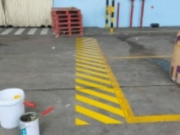 Sơn vạch kẻ đường