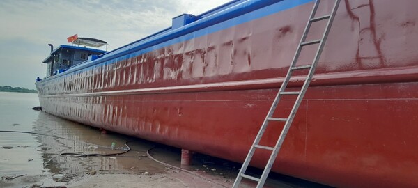 Sơn tàu biển