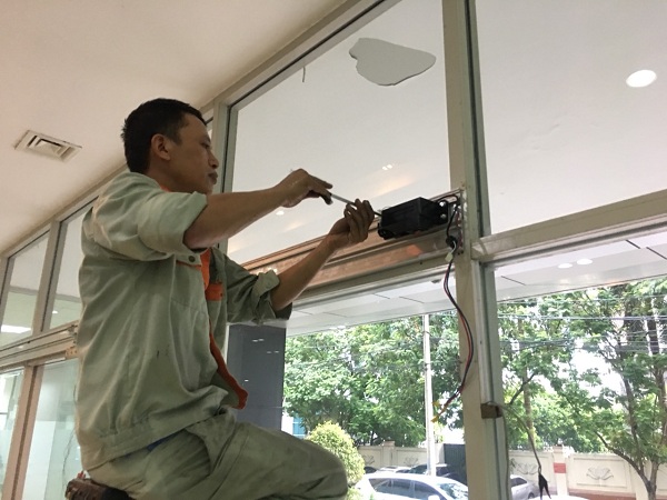 Sửa chữa cửa kính tự động