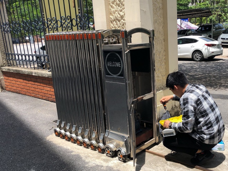 Sửa cổng xếp tự động