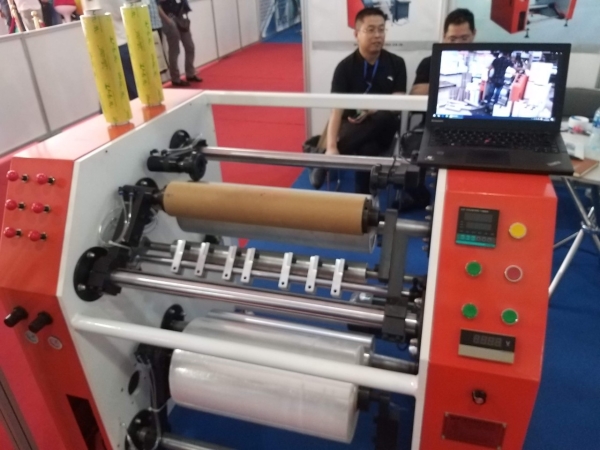 Máy sản xuất băng keo