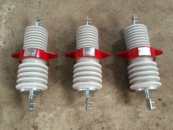 Sứ xuyên tường 24-35kV gốm