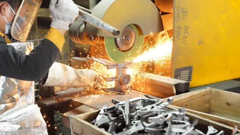 Tách, ráp và hoàn thiện chi tiết
