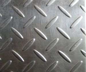 Tấm dập gân chống trượt