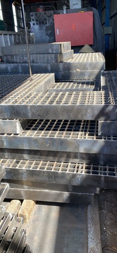 Tấm sàn grating