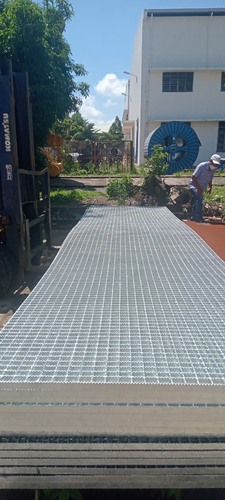 Tấm sàn grating