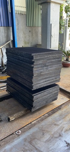 Tấm sàn grating