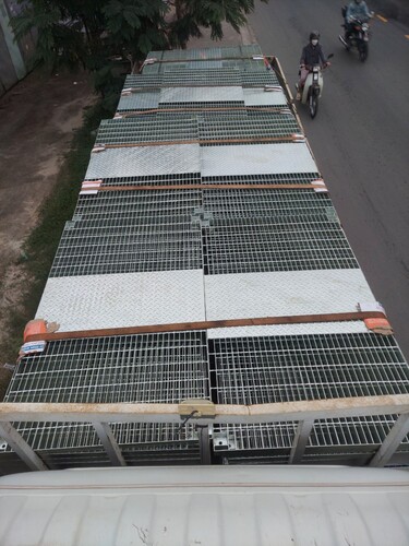 Tấm sàn grating