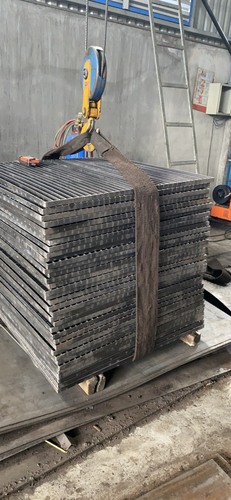 Tấm sàn grating