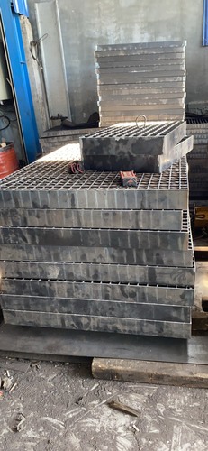 Tấm sàn grating