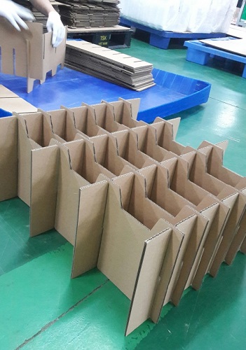 Tấm vách ngăn thùng carton