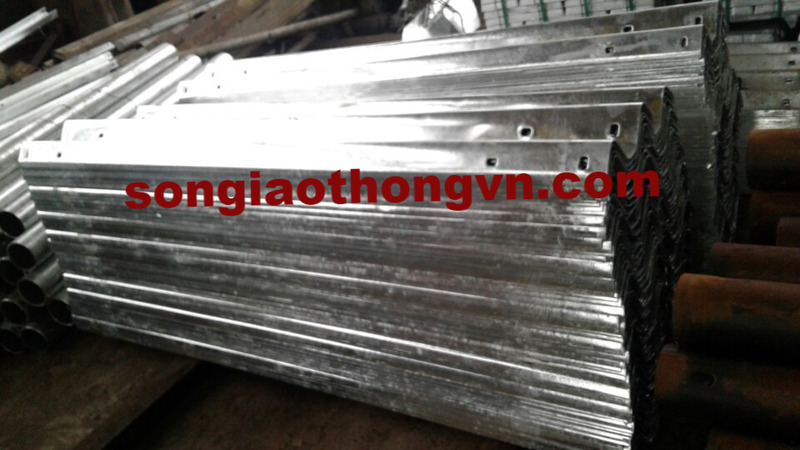 Tấm sóng mạ kẽm nhúng nóng dài 2.32m dày 3mm