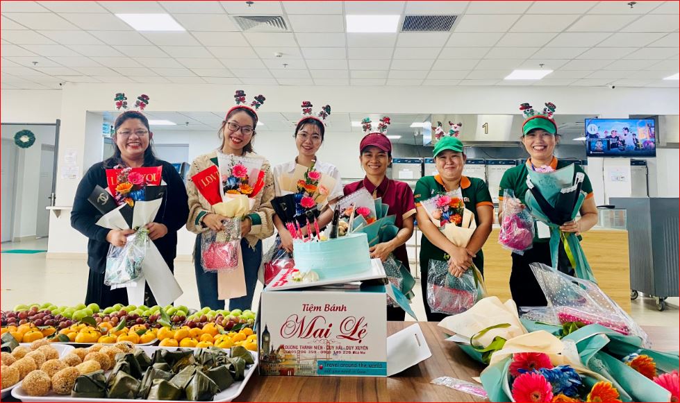 Tặng quà noel cán bộ nhân viên