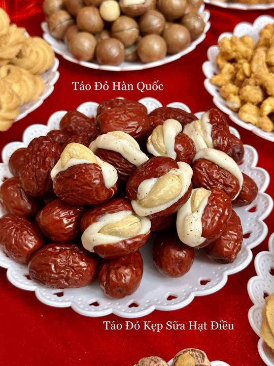 Táo đỏ kẹp sữa hạt điều