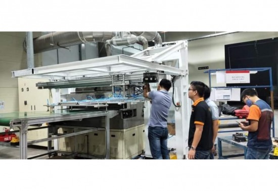 Tay gắp robot băng tải