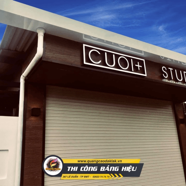 Thi công bảng hiệu giả gỗ