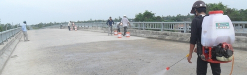 Thi công chống nứt mặt cầu TAM SIL 7