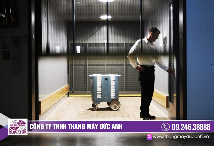Thang máy tải hàng