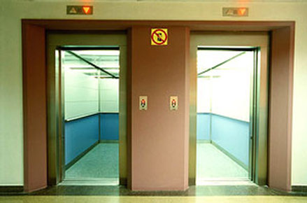 Thang máy tải giường bệnh