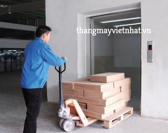 Thang máy nâng hàng