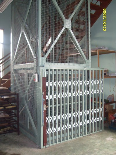 Thang tải hàng hóa