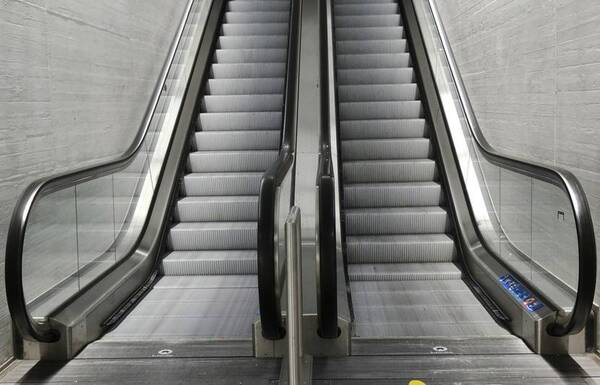 Thang cuốn Escalator