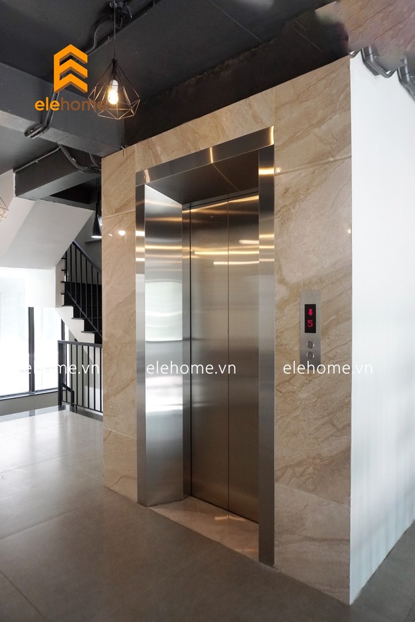 Thang máy gia đình mẫu inox tiêu chuẩn cửa hàng
