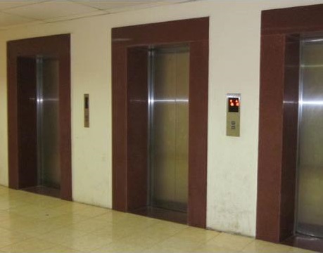 Thang máy chở khách