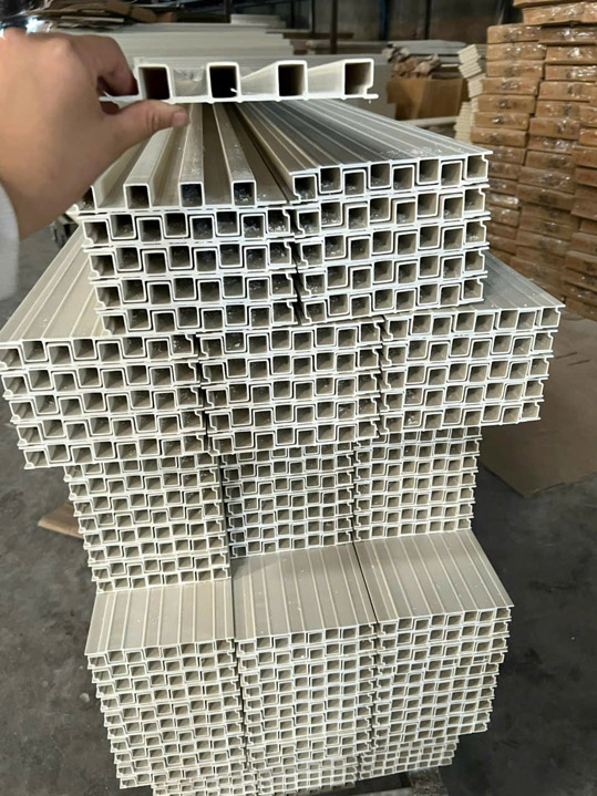 Thanh lam gỗ nhựa rỗng ruột