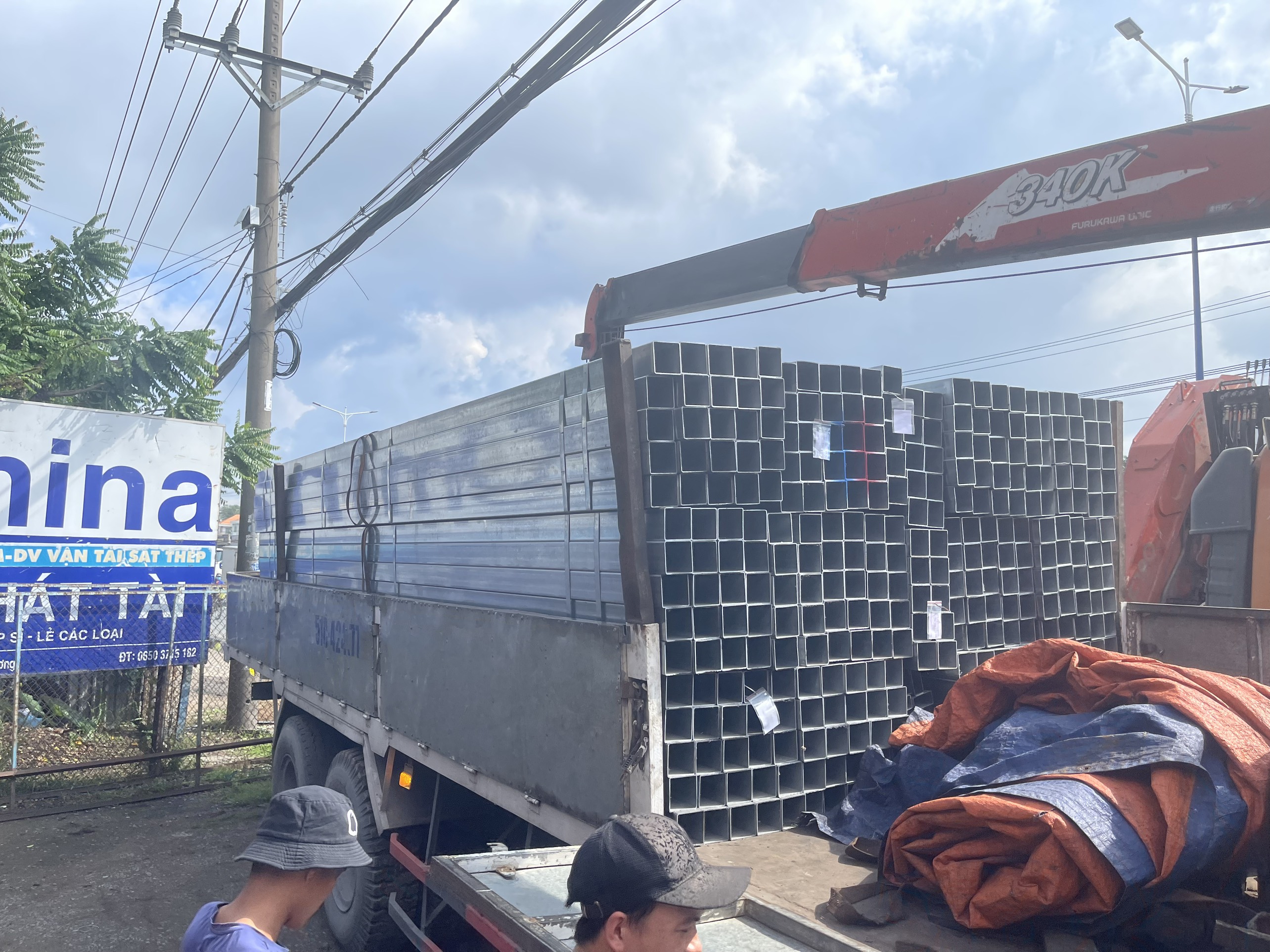 Thép vuông mạ kẽm
