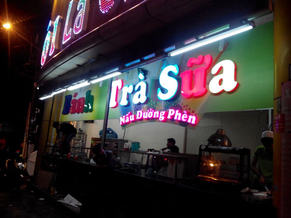 Thi công biển hộp đèn
