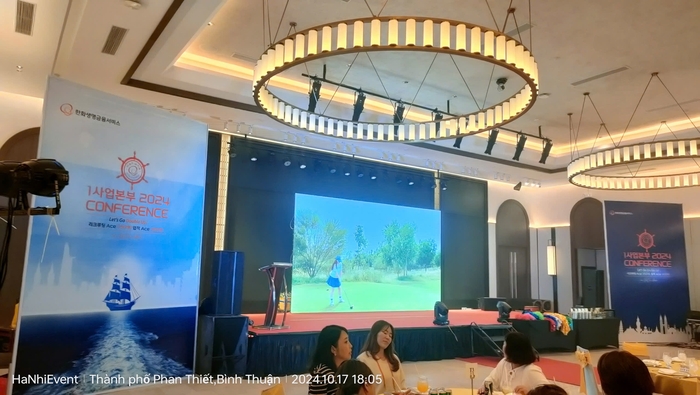 Thi công sân khấu, backdrop team building