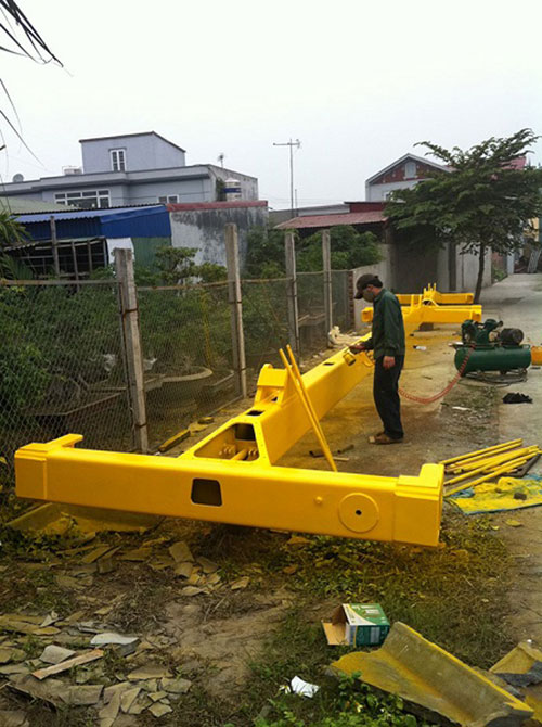 Thiết bị nâng hạ container