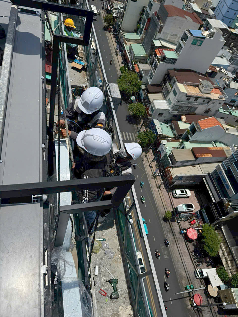 Thi công trang trí chiếu sáng tòa nhà
