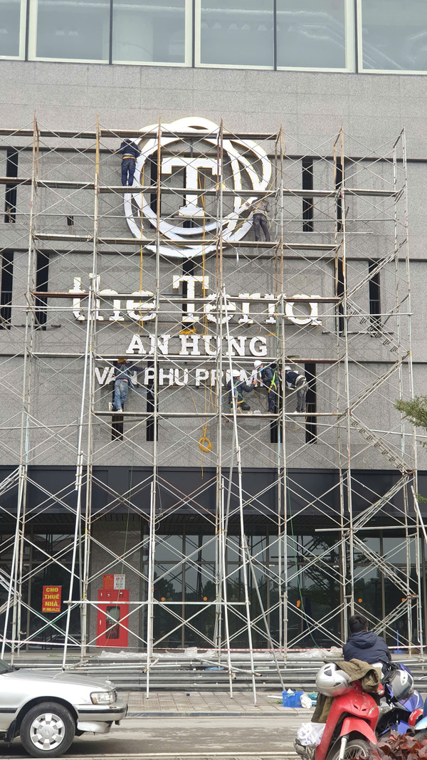 Thi công biển chữ hút nổi