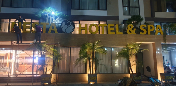 Thi công biển chữ hút nổi