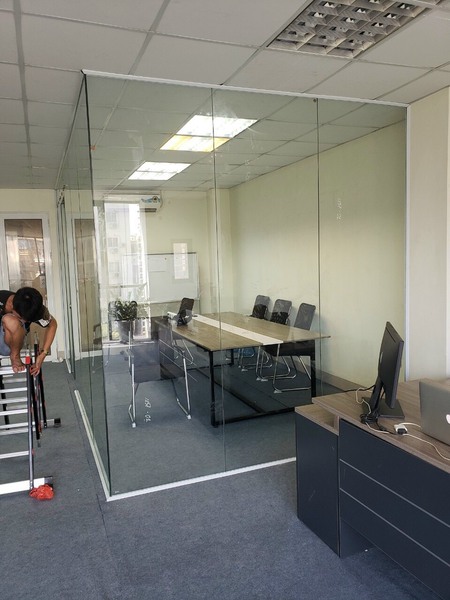 Thi công cửa kính cường lực