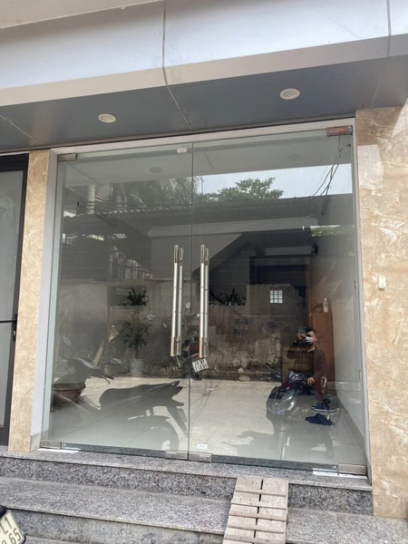 Thi công cửa kính cường lực