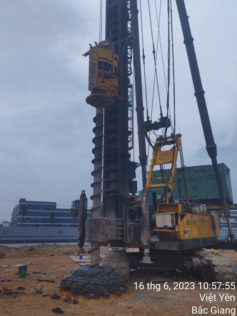 Thi công khoan dẫn phục vụ ép cọc