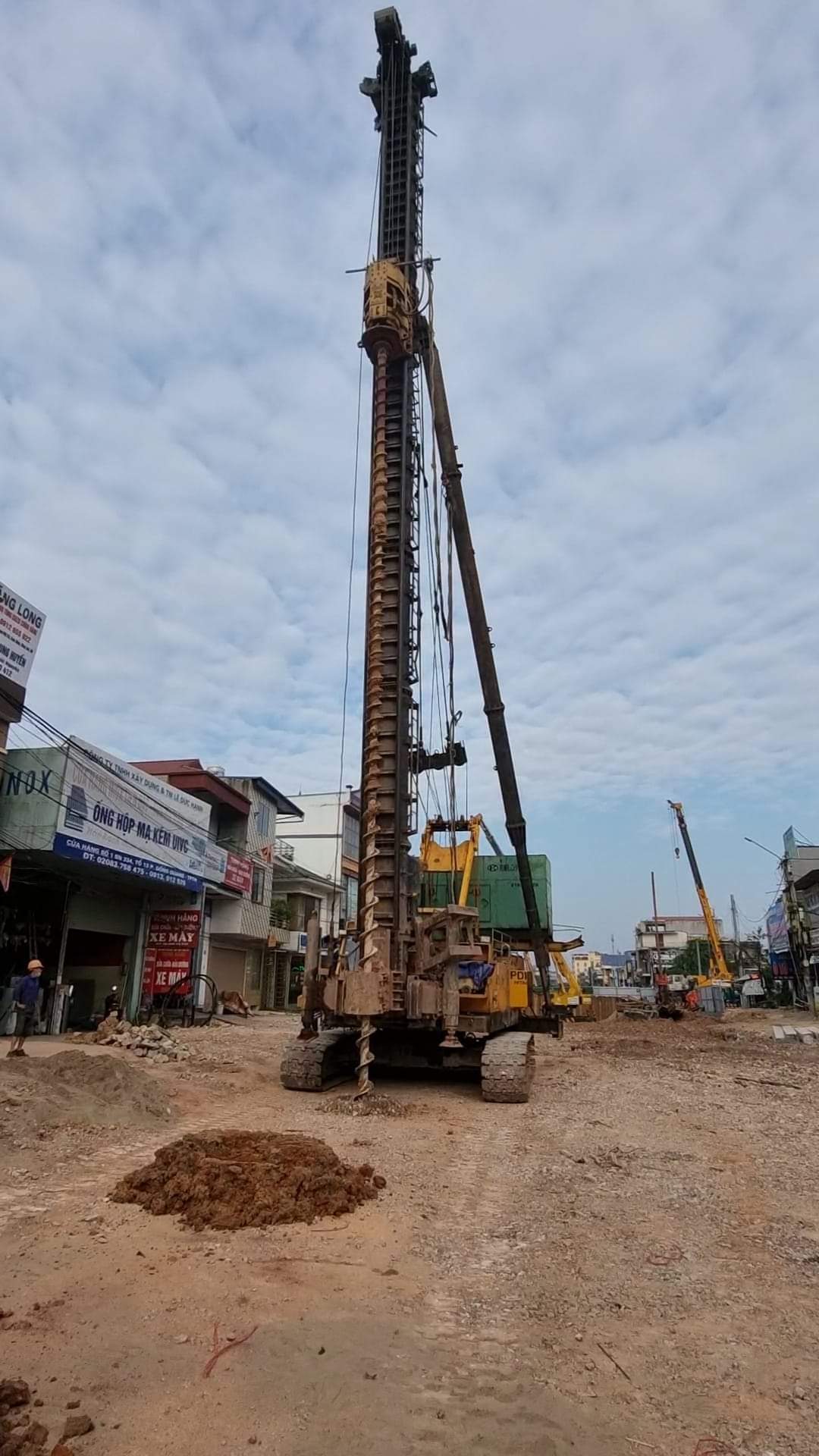 Thi công khoan dẫn phục vụ ép cọc
