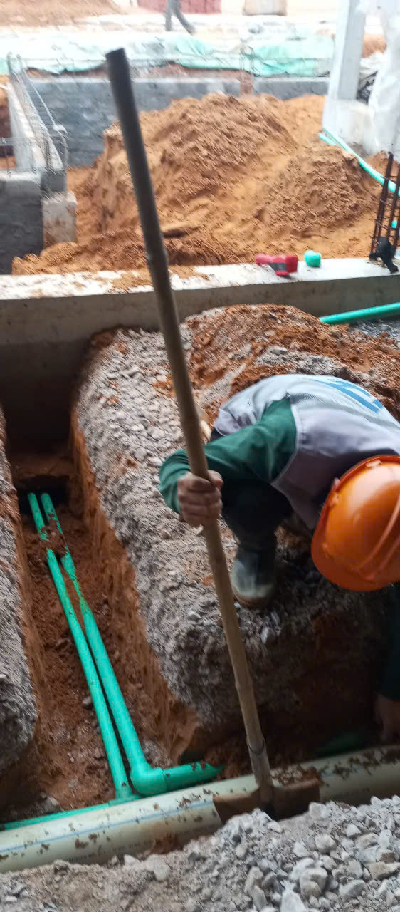Thi công đường ống nước